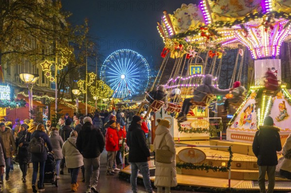 Christmas market on Königsstraße in the city centre of Duisburg, pre-Christmas season, Christmas
