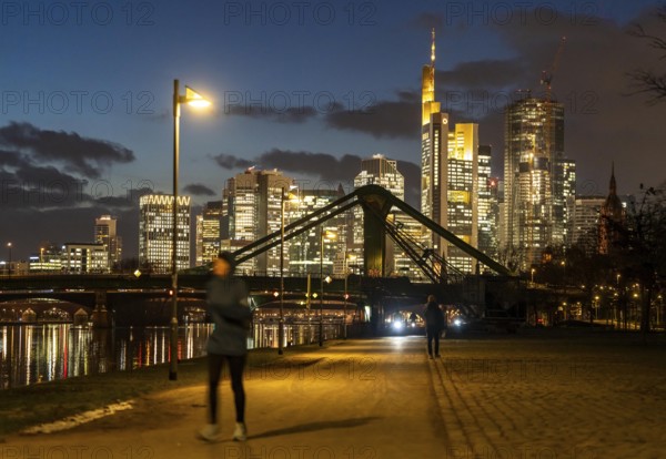 Skyline of the city centre of Frankfurt am Main, joggers on the pavement, promenade along the river