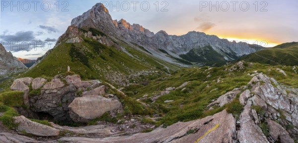 Panorama, alpenglow at the Biegenköpfen and Wolayerkopf, mountain landscape with green meadows and