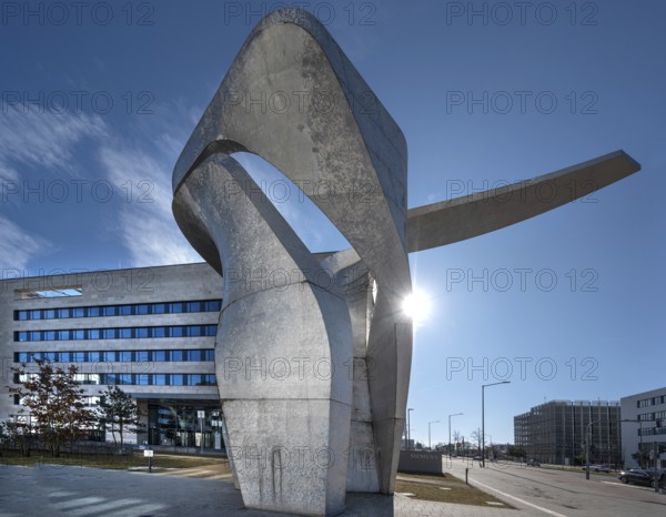 Artwork The Wings by Daniel Liebeskind, in front of the reception building of the Siemens Campus,