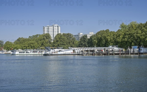 Residential buildings and jetties in Tegel, Greenwichpromenade, Tegeler See, Tegel, Reinickendorf,