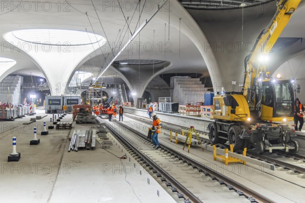 The last rails are being welded at the new main station. All the rails are now in place between