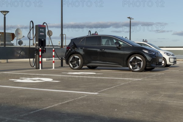 Mobility, e-charging Hamburg, cars at charging stations, charging station for electric vehicles on