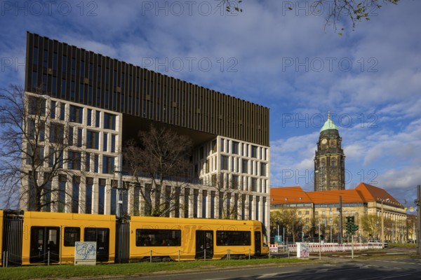 The Stadtforum will be built on Ferdinandplatz by 2025. The two divisions of Urban Development,