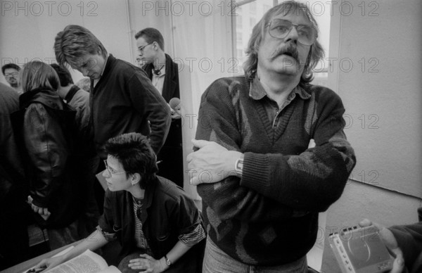Germany, Berlin, 02.01.1992, Gerd, Poppe, left: Ulrike Poppe, first day of Stasi files - access for