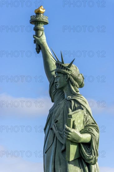 Detail replica of the Statue of Liberty by Frédéric Auguste Bartholdi at the roundabout in the Rte