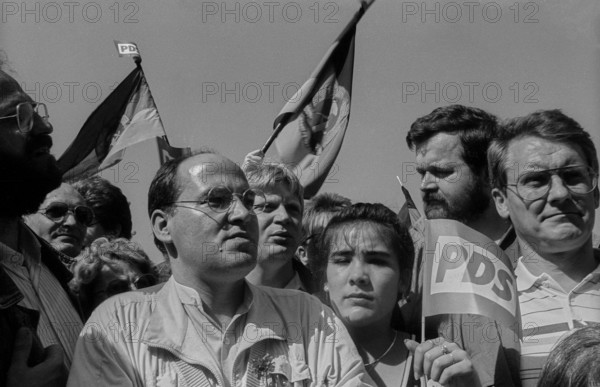 GDR, Berlin, 30.04.1990, 1 May 1990, rally at the Reichstag, Gregor Gysi, comrades