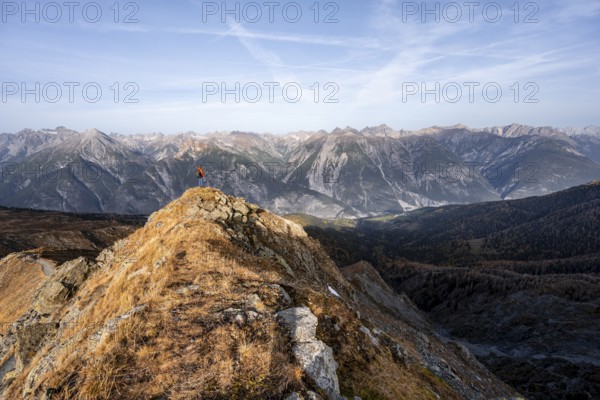Mountaineer on the ridge in front of a mountain panorama, view from the ridge of the Venet to