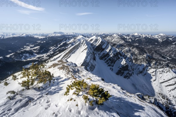 Berge im Winter, Blick auf Vorderlahner Kopf vom Sonntagshorn, Chiemgauer Alpen, Bayern,