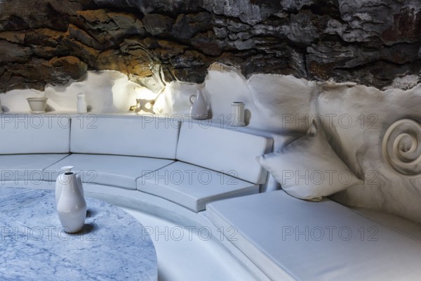 Cave dwelling, white bubble, sofa, former residence of the artist, interior view, Fundacion Cesar