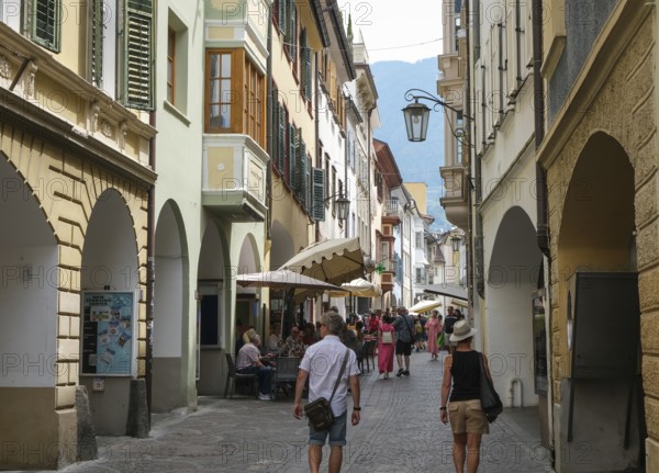 Merano, South Tyrol, Italy, passers-by stroll through the Laubengasse, the arcades are the heart of