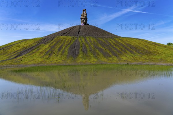 Rheinelbe spoil tip in Gelsenkirchen, 100 metre high spoil tip, landscape park, with the sculpture