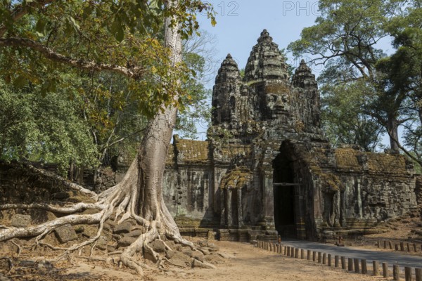 Tor tor with huge faces to Angkor Thom, Angkor Wat, Angkor, UNESCO World Heritage Site, Siem Reap,
