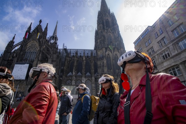 Timeridego, virtual city tour with VR glasses, on various topics, virtual reality time travel into