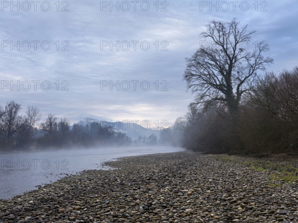 Morning atmosphere at the river Reuss, behind the snow-covered Rigi, Sins, Freiamt, Canton Aargau,