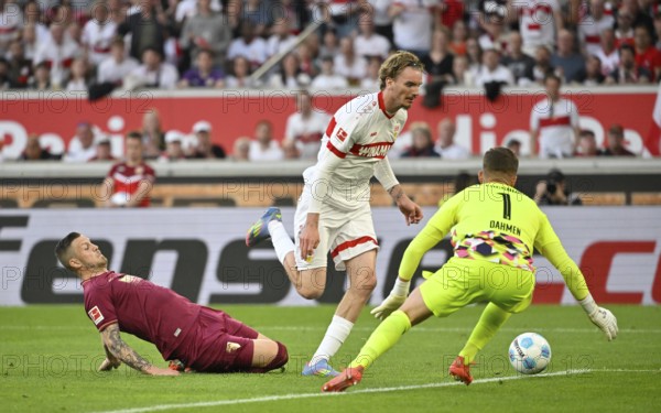 Penalty area scene, goal area scene Nick Woltemade VfB Stuttgart (11) Duel, action against Jeffrey