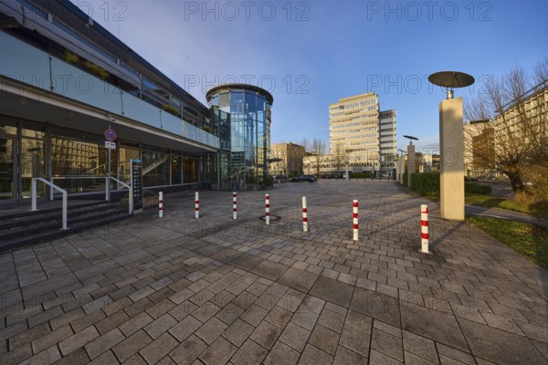 Congresshalle Saarbrücken, stairs, modern architecture, commercial building, bollards, evening