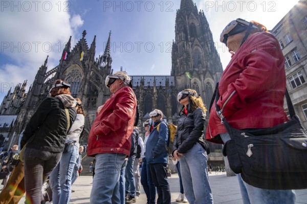Timeridego, virtual city tour with VR glasses, on various topics, virtual reality time travel into