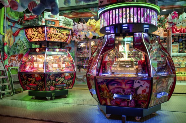 Gaming, gambling, slot machines, neon lights, Cannstatter Wasen, funfair, spring festival, folk
