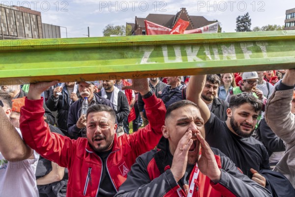 Demonstration of many thousands of steelworkers in front of the headquarters of ThyssenKrupp Steel
