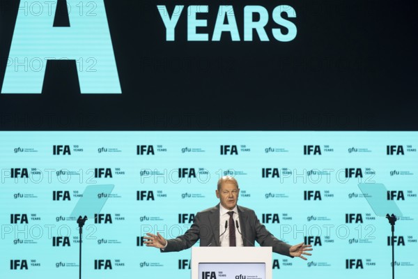 Olaf Scholz, Chancellor of the Federal Republic of Germany (SPD) speaks at the opening gala for 100