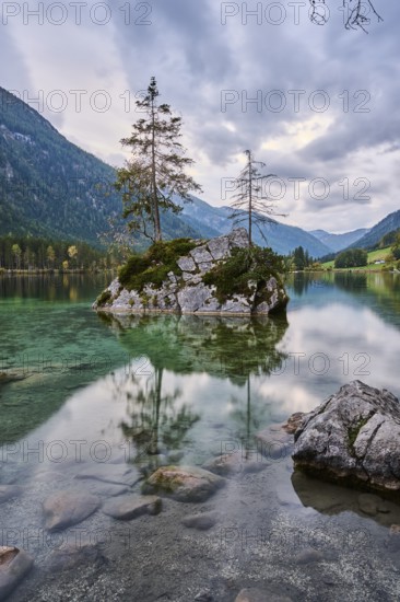Hintersee in autumn colours, Ramsau, Berchtesgaden National Park, Berchtesgadener Land district,