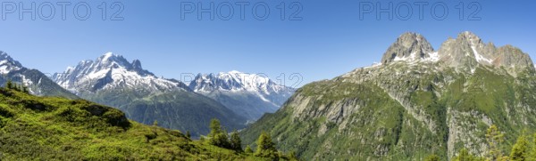 Mountain panorama with glaciated mountain peaks, Aiguille Verte with Aiguille du Midi and Mont