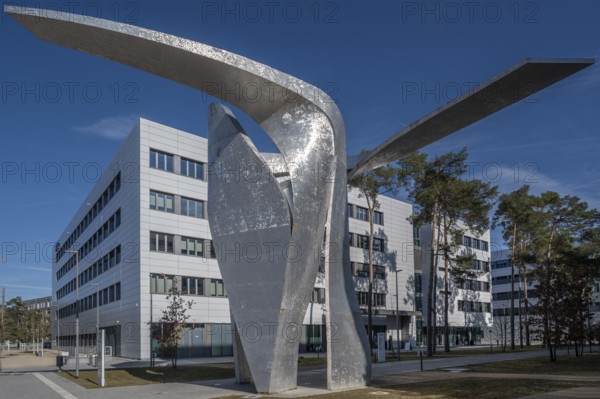 Artwork The Wings by Daniel Liebeskind, in front of the reception building of the Siemens Campus,