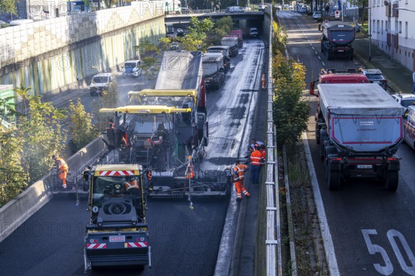 New whisper asphalt surface for the A40 motorway, in the city of Essen, direction Dortmund, 95, 000