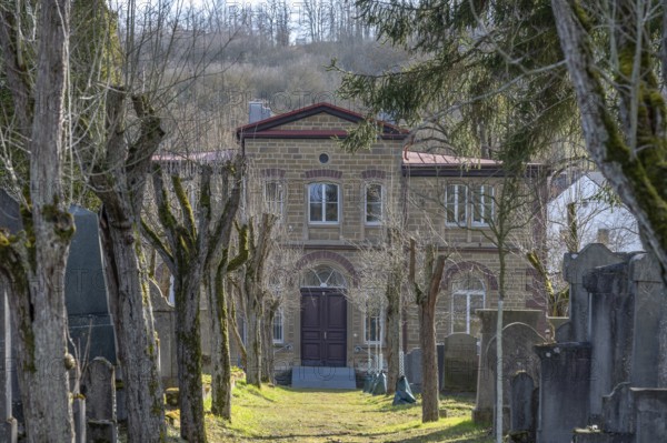 View of the cemetery house seen from the Israeli cemetery, inaugurated in 1882, Werner-von Siemens