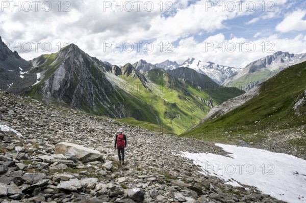 Mountaineers on a hiking trail, view of mountain peaks of the Venediger group with Rötspitz peak,