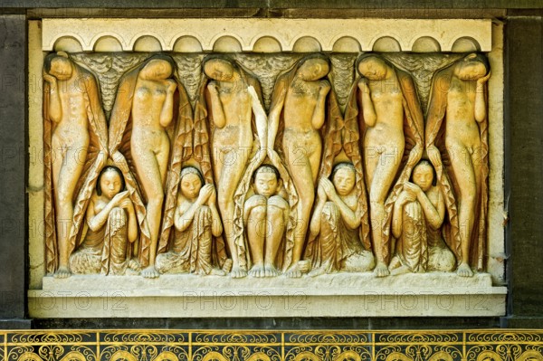 Relief group, sculpture Sleep, by Bernhard Hoetger in the plane tree grove, Art Nouveau, UNESCO