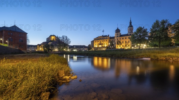 Town view with Upper Castle, Lower Castle and St Mary's Church on the River White Elster at dusk,