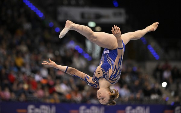 Silja Stöhr GER balance beam action gymnastics, EnBW DTB-Pokal, Porsche-Arena, Stuttgart,