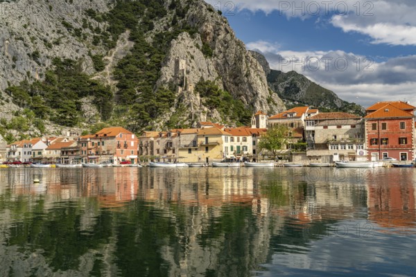 The old town centre of Omis on the river Cetina with the ruins of the Mirabella or Peovica