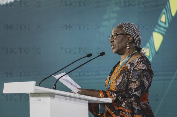 Rose Leke, Professorin fvºr Immunologie und Parasitologie der Universitaet Jaunde und Traegerin des