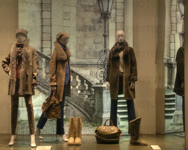 Shop windows, fashion, trends, autumn fashion, winter fashion, shopping, retail, lingerie,