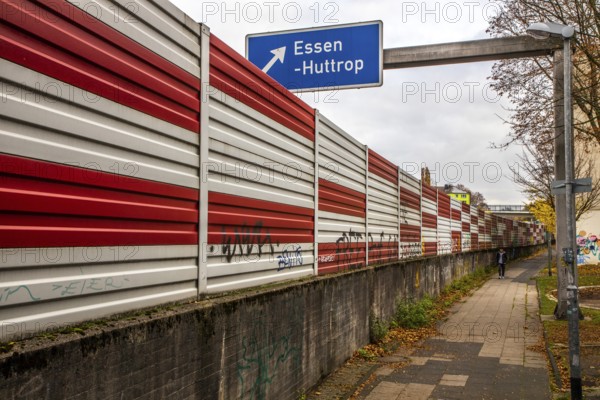 Noise barrier on the A40 motorway, Essen, Graffiti tags, Essen-Huttrop exit, Essen, North