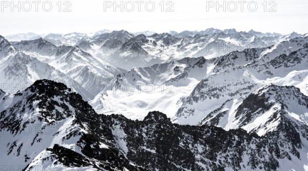 Peaks and mountains in winter, Sellraintal, Stubai Alps, Kühtai, Tyrol, Austria, Europe