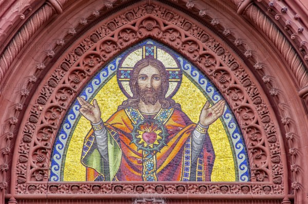 Musical depiction of Jesus Christ in the pointed arch of the main portal of the Church of the