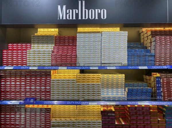 Marlboro cigarettes, shelf, Duty Free, Duty-Free Shop, Thessaloniki Makedonia Airport SKG,