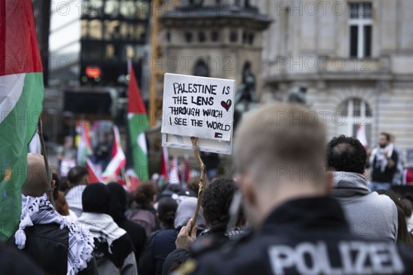 Around 1, 400 people take part in a pro-Palestine demonstration at Rossmarkt in Frankfurt am Main
