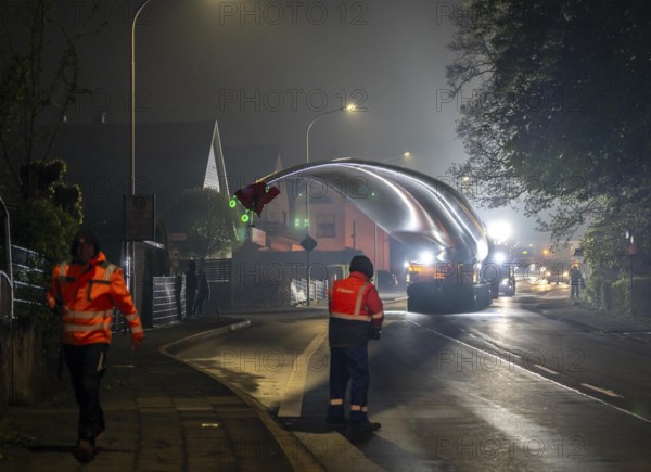 Transport of a 68 metre long, 22 tonne blade of a wind turbine, here in Breckerfeld, with a