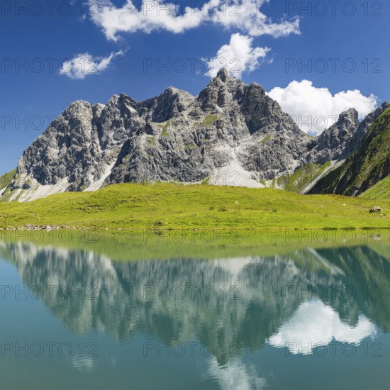 Eissee, Oytal, behind it Großer Wilder, 2379m, Hochvogel- and Rosszahngruppe, Allgäu Alps, Allgäu,