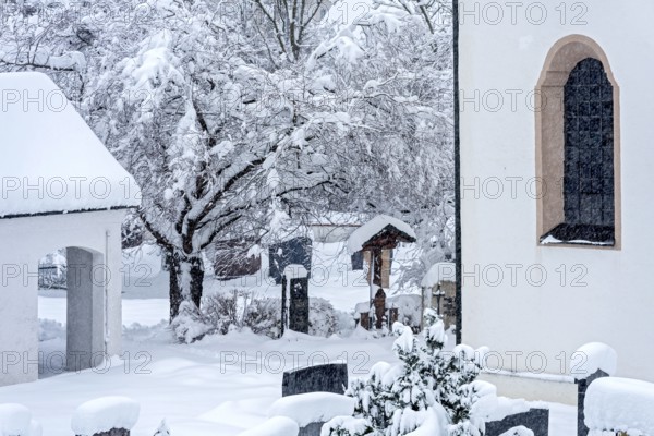 Cemetery at St Martin's parish church, late Middle Ages, snowed in, fresh snow, heavy snowfall,
