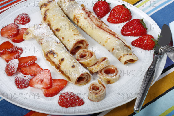 Swabian cuisine, filled pancakes, Flädle with strawberry jam and icing sugar, Gsälz, fresh