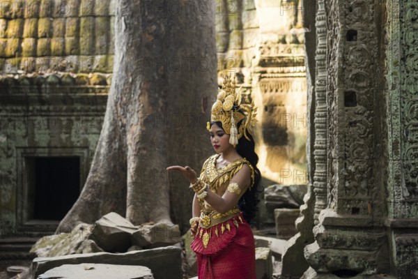 Young woman dressed as a temple dancer, Apsara, Ta Prohm, Angkor Wat, Angkor, UNESCO World Heritage