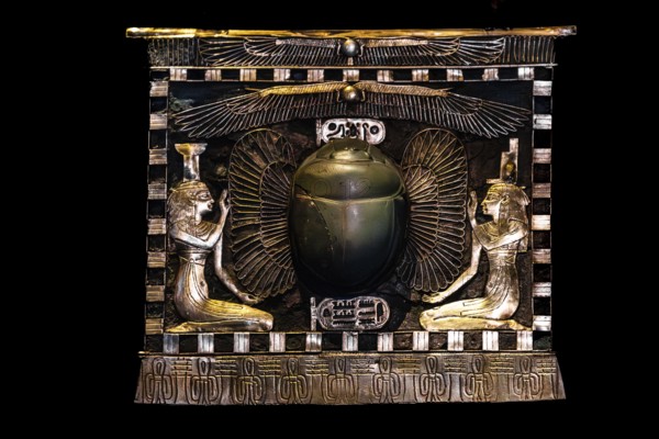 Jewellery from the tomb of Sheshonq II from the exhibition: Ramses the Great and the Gold of the