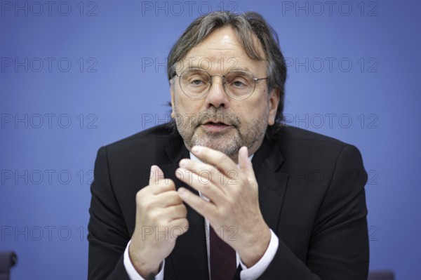 Michael Groß, Chairman of the Executive Board of the AWO Federal Association, spoke at a press