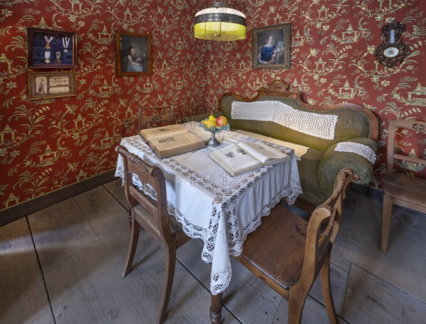Living room with furnishings around 1900, baker's house built in 1793, today Häckermueum,